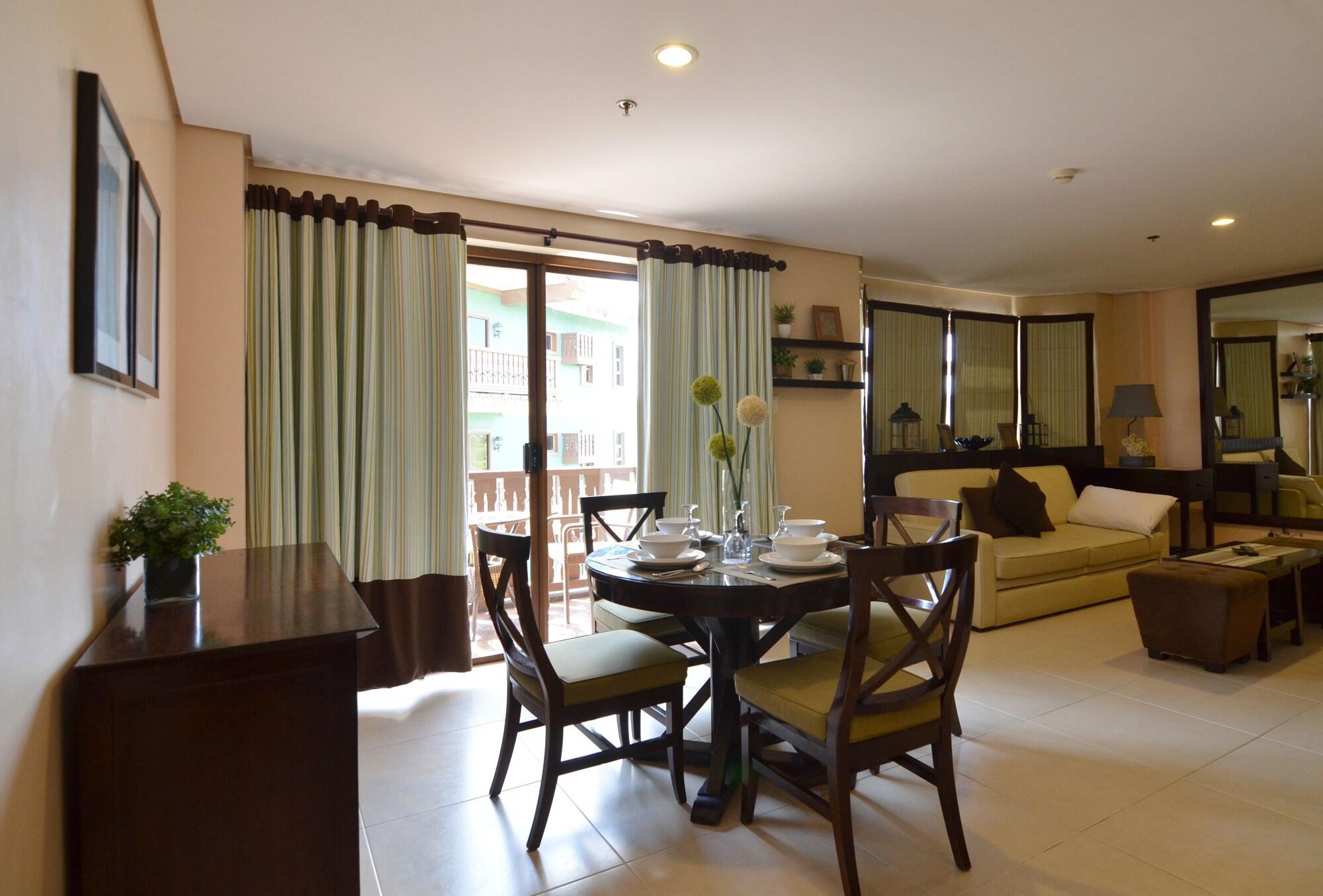 Crosswinds Resort Suites Tagaytay City Екстер'єр фото