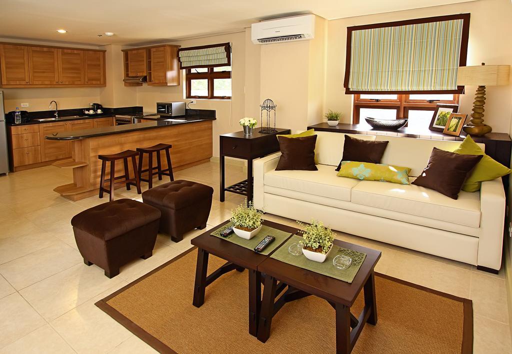 Crosswinds Resort Suites Tagaytay City Екстер'єр фото