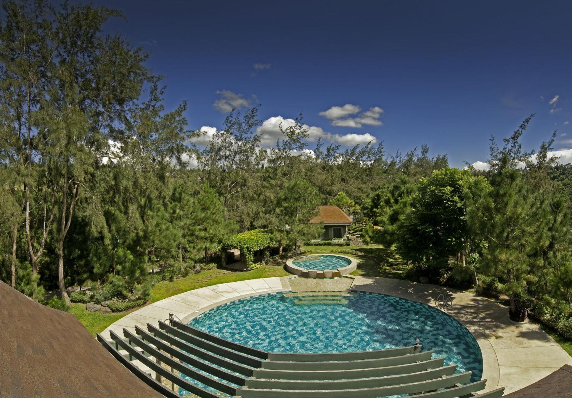 Crosswinds Resort Suites Tagaytay City Екстер'єр фото