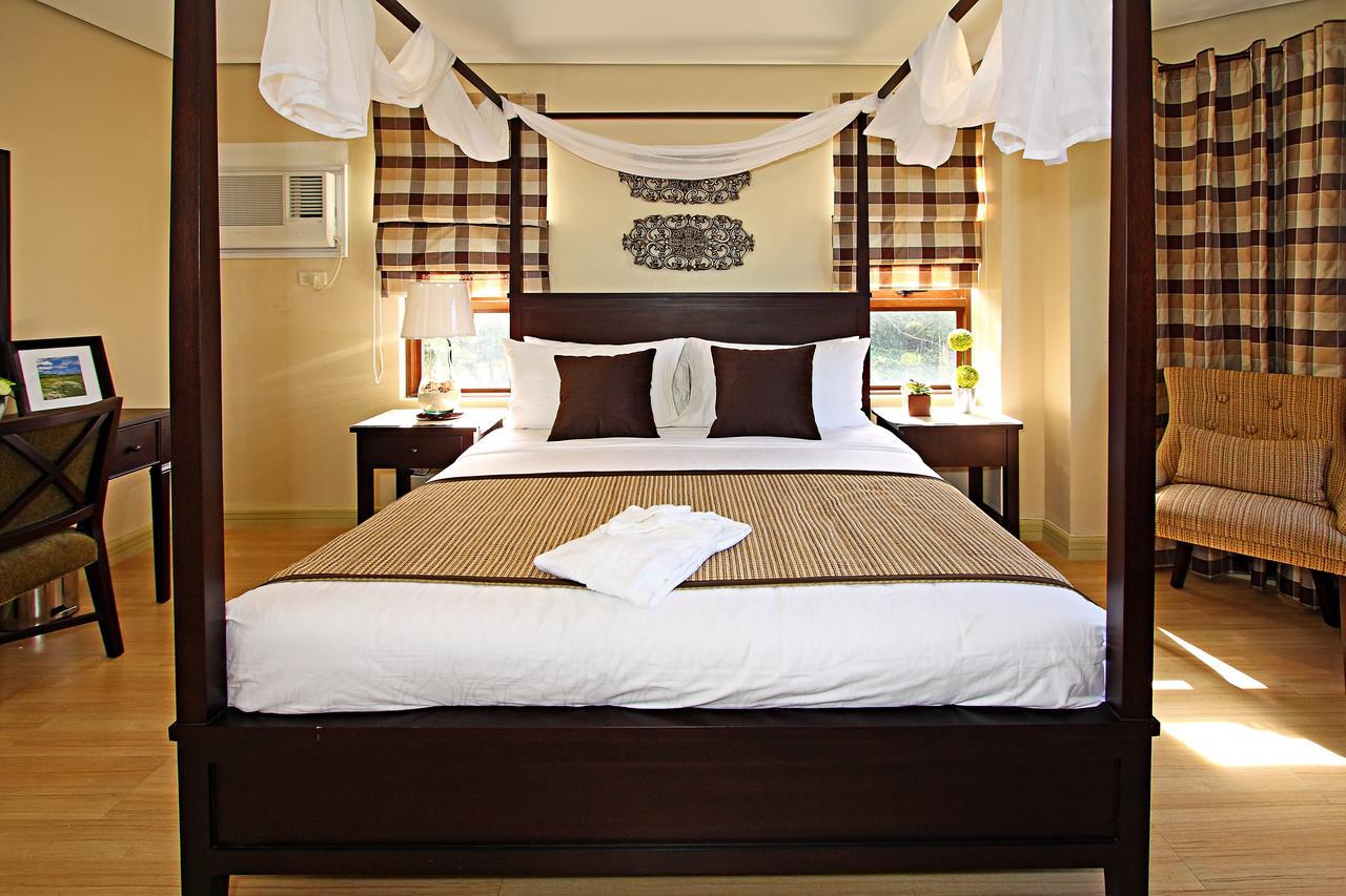 Crosswinds Resort Suites Tagaytay City Екстер'єр фото