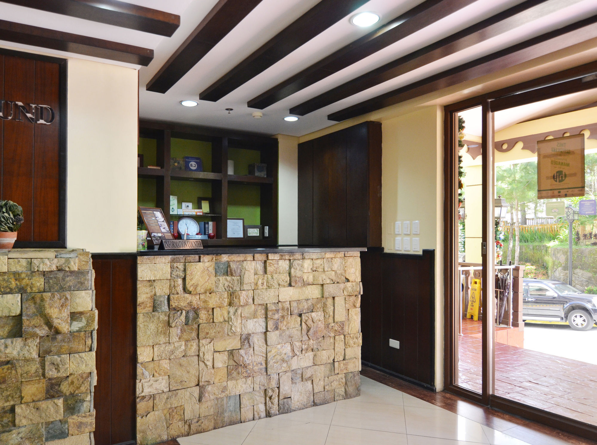 Crosswinds Resort Suites Tagaytay City Екстер'єр фото