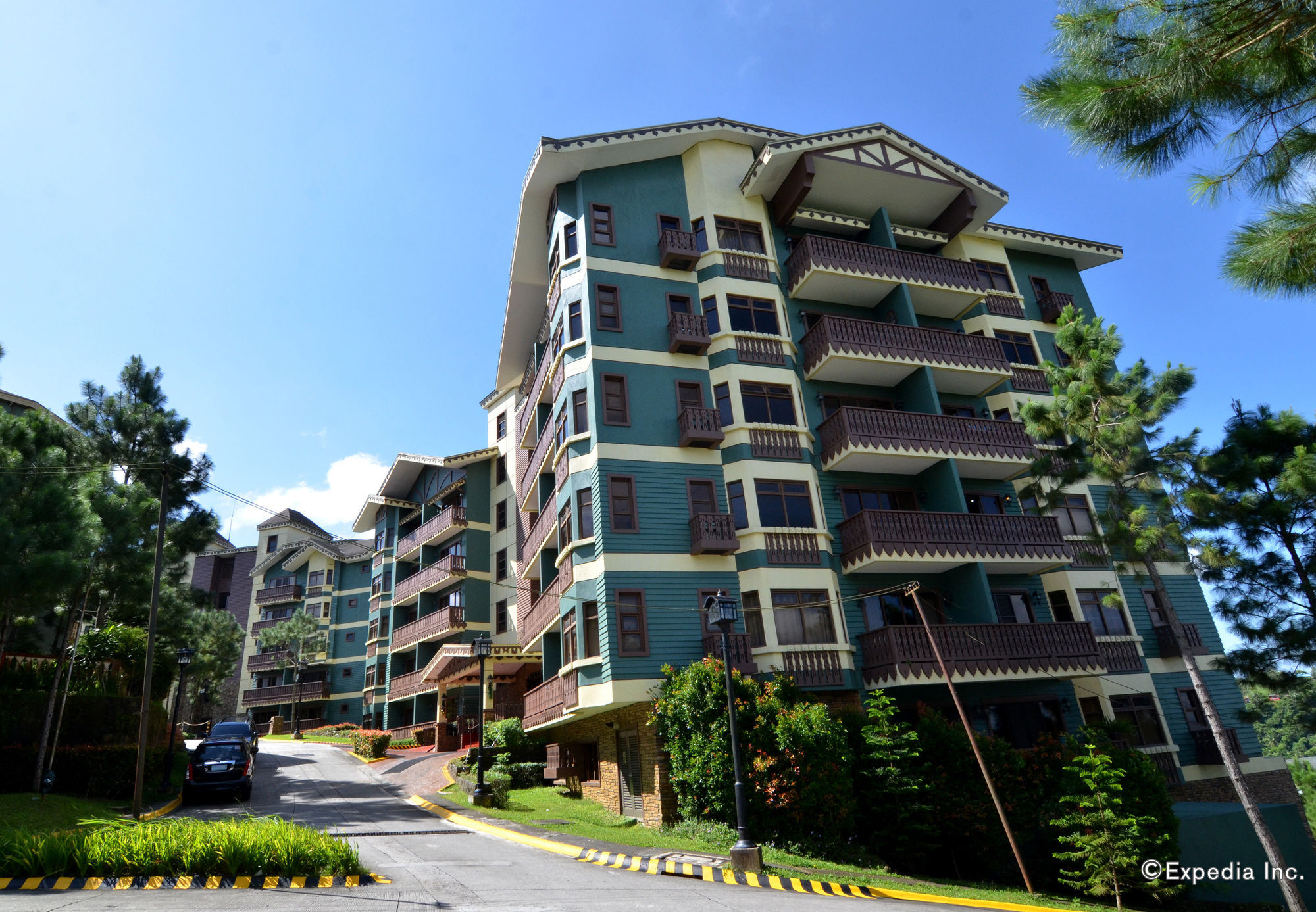 Crosswinds Resort Suites Tagaytay City Екстер'єр фото