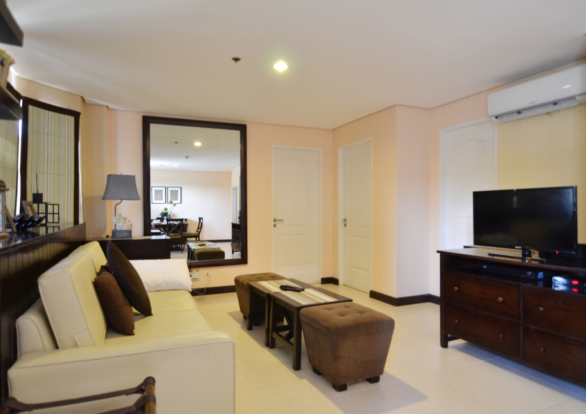 Crosswinds Resort Suites Tagaytay City Екстер'єр фото