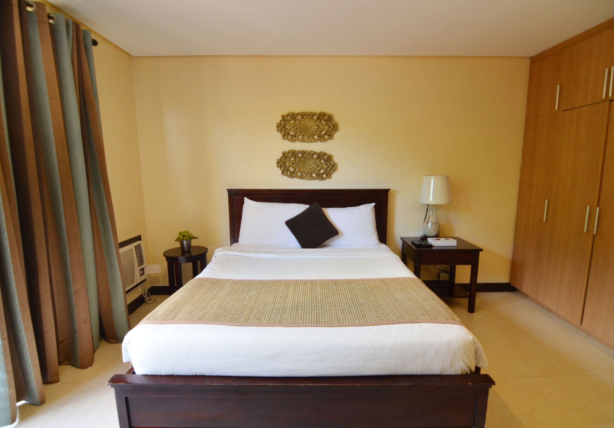 Crosswinds Resort Suites Tagaytay City Екстер'єр фото